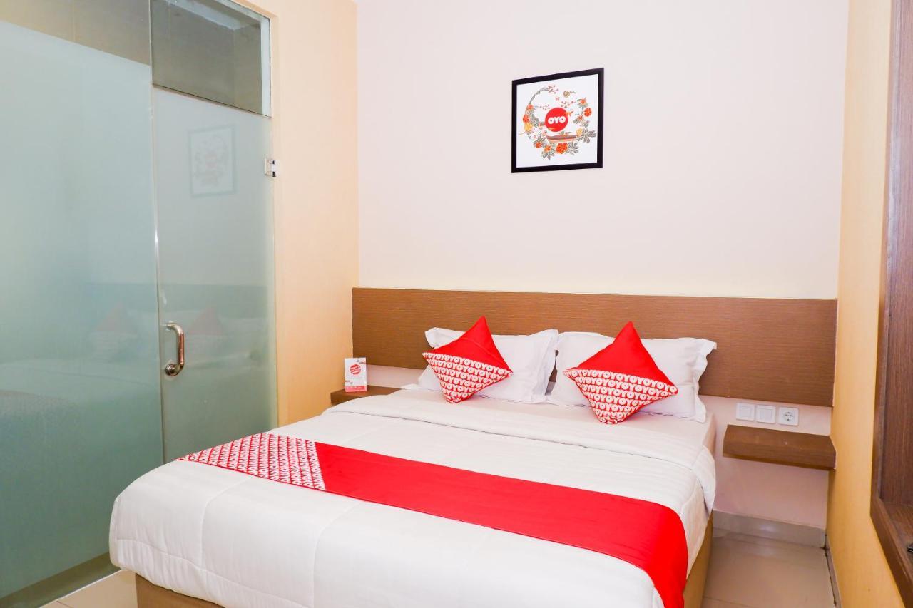 Oyo 379 Grand Mundu Hotel Semarang Bagian luar foto