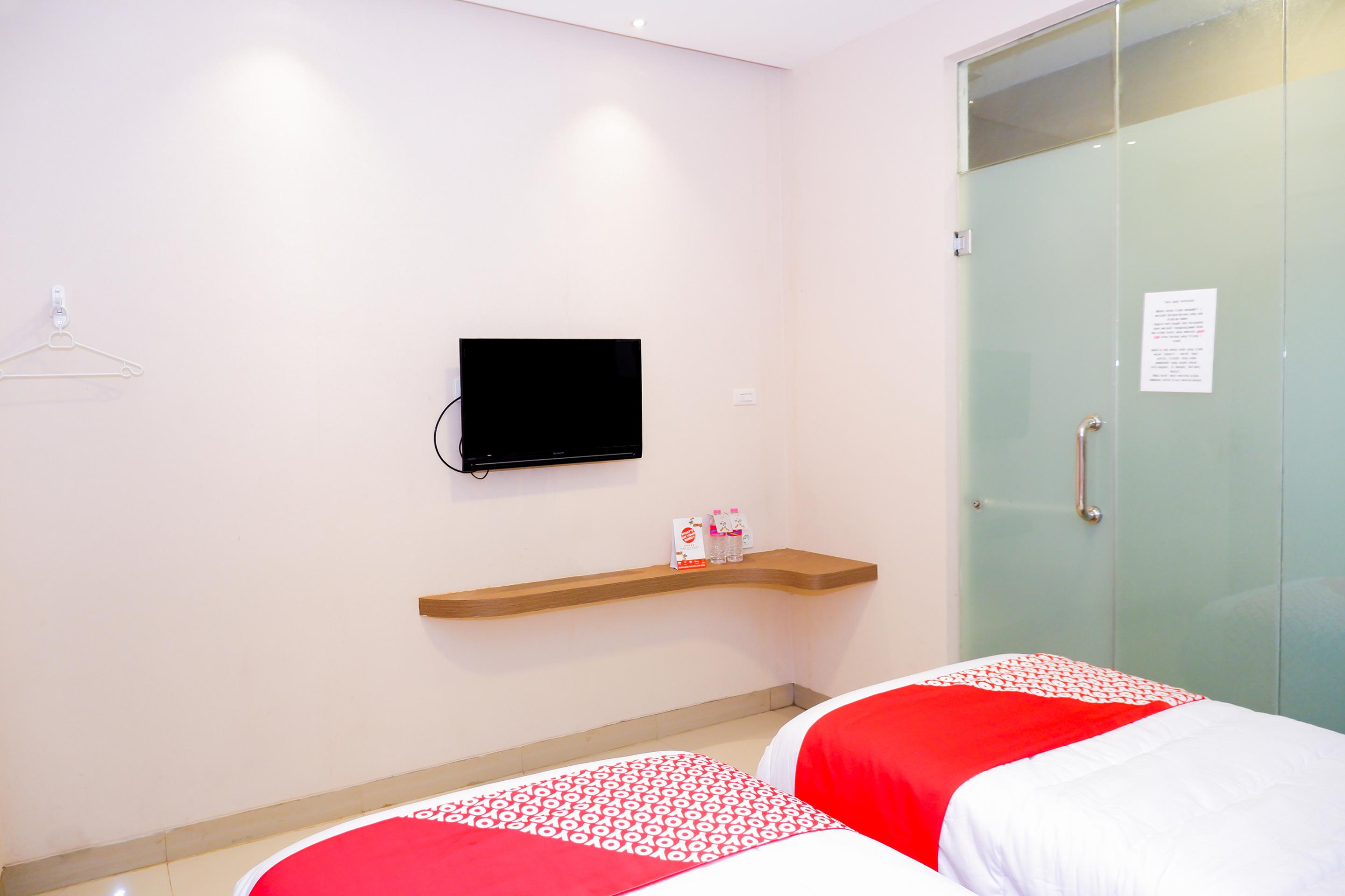 Oyo 379 Grand Mundu Hotel Semarang Bagian luar foto