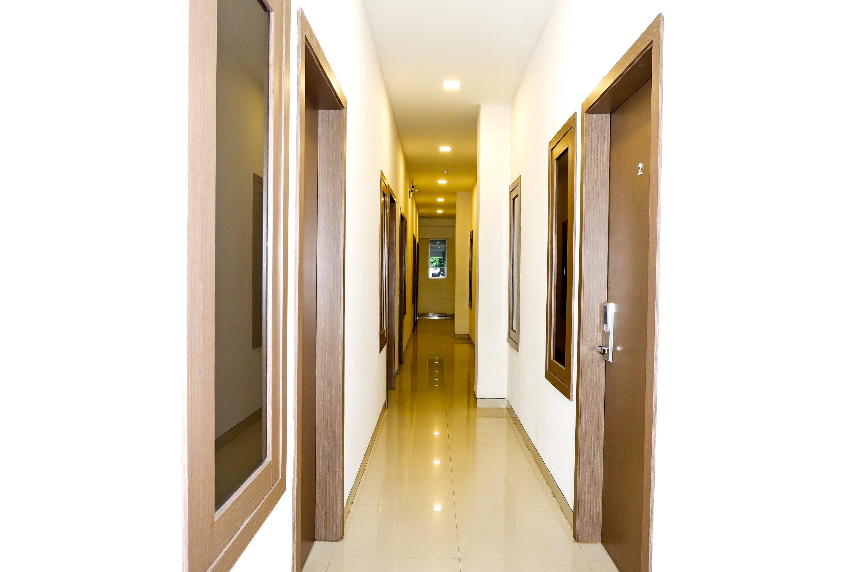 Oyo 379 Grand Mundu Hotel Semarang Bagian luar foto